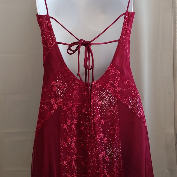 Dress - Picture 7 of 8